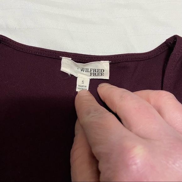 Aritzia Wilfred Cropped Wrap Front Long Sleeve Top Maroon size Small - Picture 4 of 9